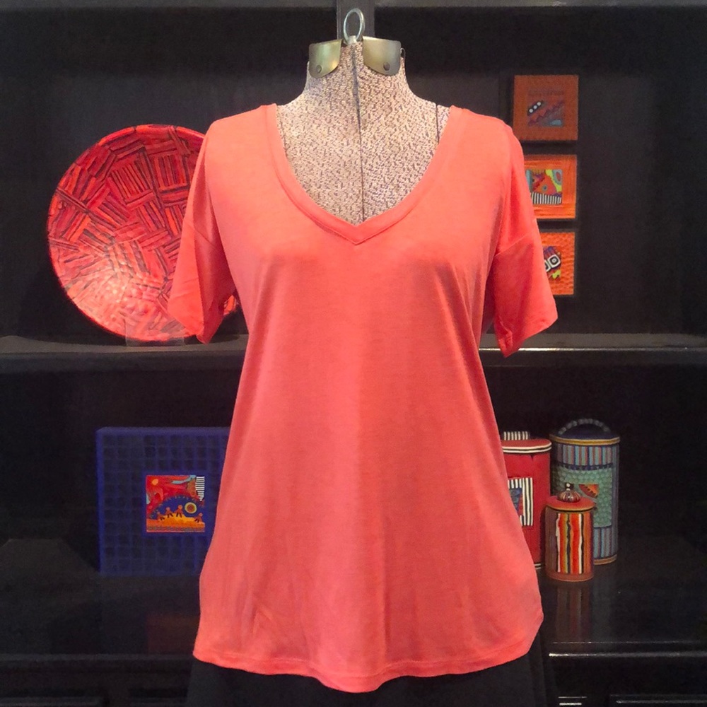 Ann Taylor soft, light v-neck short sleeve rayon top in a pretty coraly orange